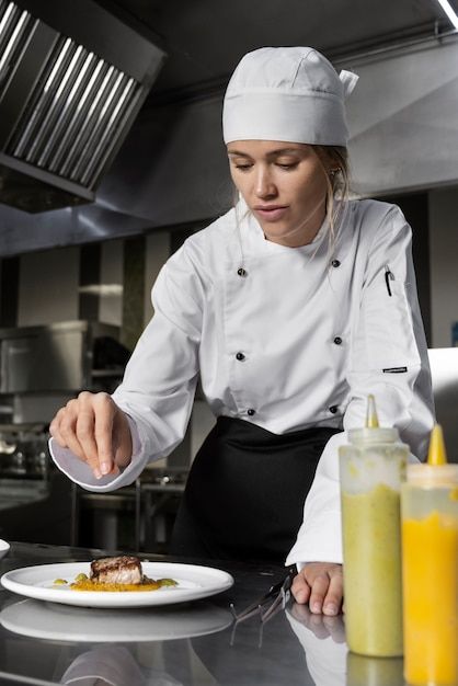 Chef Dress, Chef Pictures, Chef Jobs, Chef Work, Man Cooking, Chef Clothes, Female Chef, Chef Uniform, Private Chef