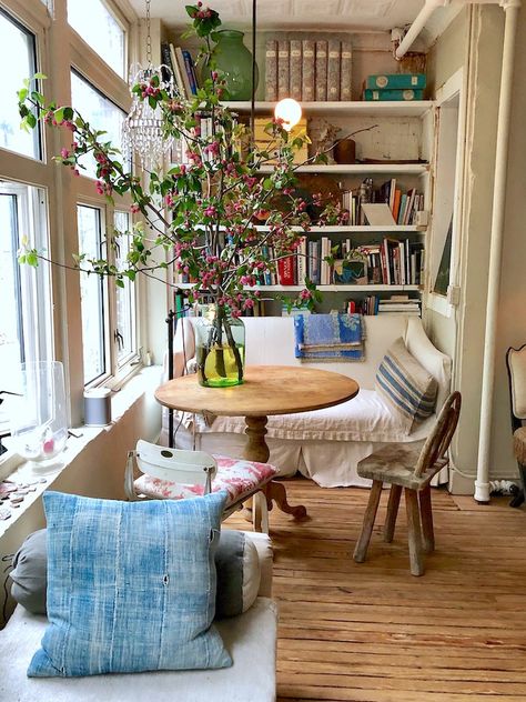 Decor Ikea, Interior Vintage, John Derian, Cozy Decor, Nyc Apartment, 2020 Fashion, Style At Home, A Living Room, Design Living