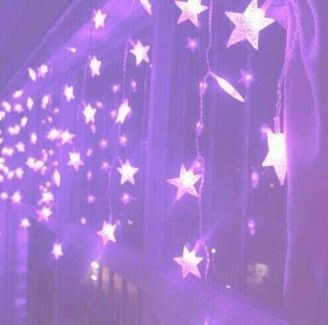 Purple Sparkly Aesthetic, Sparkly Bedroom, Paris Prom Theme, Cutie Cat-chan, Purple String Lights, Purple Lantern, Light Purple Wallpaper, Purple Lights, Purple Stars