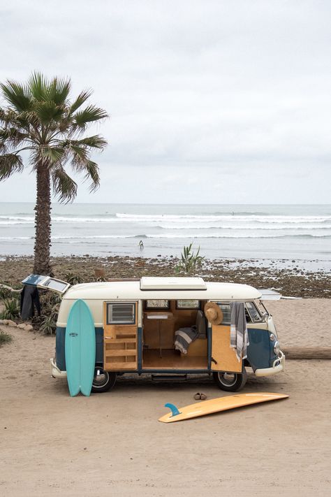 The lowdown on 6 of the best camper van rentals in California // #vanlife #campervan #VW #VWbus #camper Combi Hippie, Vans Surf, Surf Aesthetic, Road Trip Camping, Kombi Home, Combi Volkswagen, Beach Cars, Surf Vibes, Combi Vw