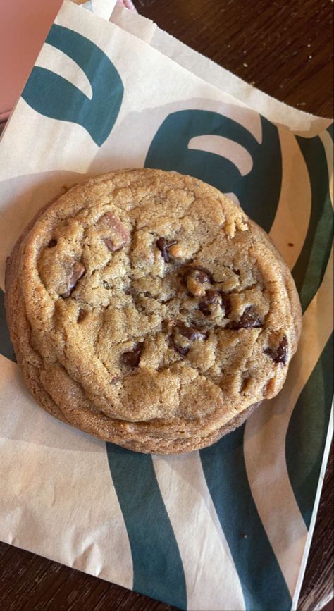 Starbucks Snacks, Starbucks Bakery, Starbucks Desserts, Starbucks Chocolate Chip Cookies, Starbucks Treats, Sugar Cookie Coffee, Starbucks Pastries, Starbucks Cookie, Starbucks Food