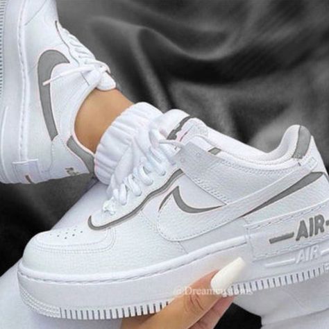 Παπούτσια Nike Free, Mode Converse, Sommer Strand Outfit, Boty Nike, Air Force 1 Shadow, Nike Air Force One, Preppy Shoes, Air Force 1 Custom, All Nike Shoes