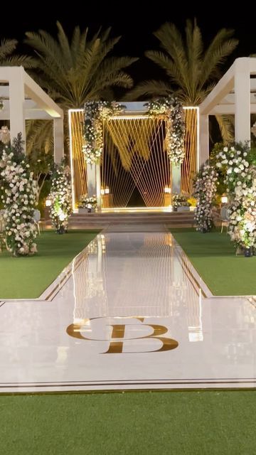 Dubai Wedding Venues Outdoor, Dubai Wedding Decoration, Luxurious Wedding Decor, Luxury Wedding Decor Reception Decorations, Dubai Marriage, Budget Wedding Decorations, Wedding Decor Aesthetic, Luxury Wedding Ceremony, Wedding Decoration Idea