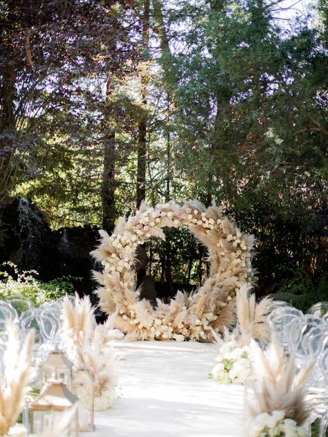 Pampas Grass Rounded Ceremony Arch Ceremony Decorations Outdoor, Wedding Options, Pampas Grass Decor, Grass Wedding, Wedding Inside, Ceremony Arch, Wedding Forward, Wedding Mood, Wedding Magazine