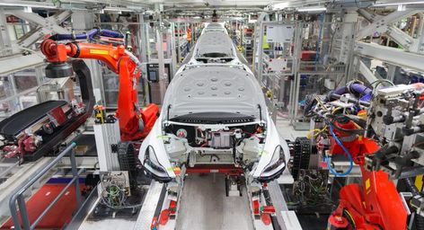 Tesla Operates Fremont With Less Workers Looks Like Its Still Building Cars Tesla Company, Tesla Factory, Tesla Electric Car, Truck Pulls, New Tesla, Sustainable Technology, Arms Race, Tesla Roadster, Tesla Motors