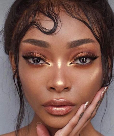 Bronze Makeup Look, Eye Makeup Glitter, Golden Makeup, Makeup Looks Natural Full Face, Make Up Gold, Gold Makeup Looks, Yellow Makeup, Prom Eye Makeup, Prom Makeup Looks