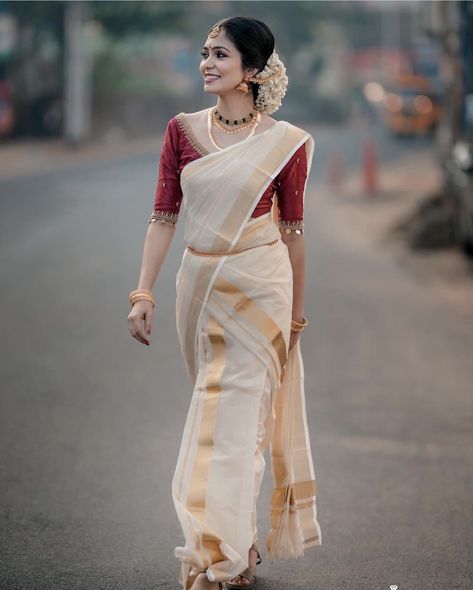 Kerala Simple Bride, Set Mundu Kerala Bride, Malayalam Wedding, Temple Shoot, Kerala Kasavu Saree, Kerala Wedding Saree, Marriage Preparation, Kerala Saree Blouse, Onam Outfits