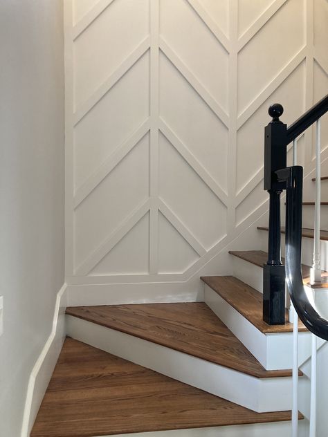 Wood Accent Wall On Staircase, Upstairs Wall Ideas, Accent Walls Stairs, Stair Wall Decorating Ideas Modern, Chevron Pattern Wall, Stair Case Accent Wall Ideas, Chevron Wall Paint, Large Staircase Wall Ideas, Accent Wall For Stairway