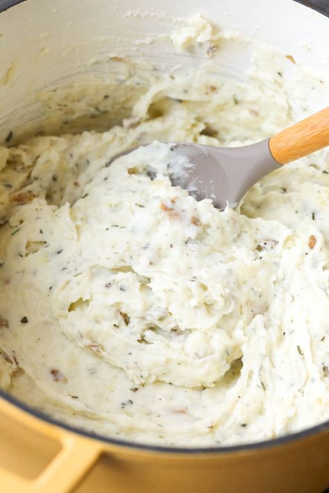 VIDEO: Lightened-Up Herby Mashed Potatoes - Fit Foodie Finds Low Carb Low Fat Snacks, Mashed Potatoes With Skin, Red Skin Mashed Potatoes, Healthy Mashed Potatoes, Mashed Red Potatoes, Red Potato Recipes, Perfect Mashed Potatoes, Homemade Mashed Potatoes, Low Fat Low Carb