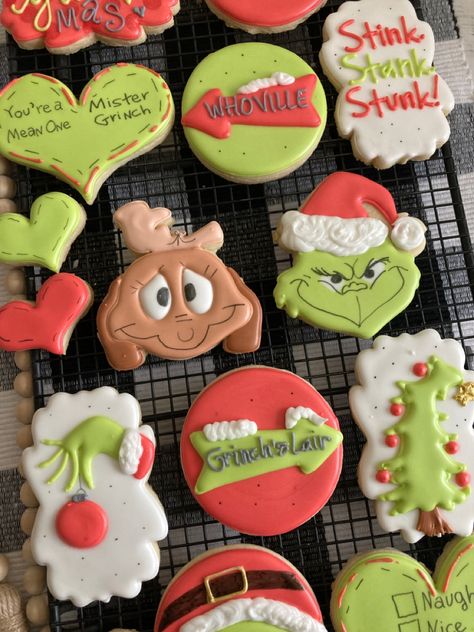 Grinch Christmas Cookies Decorated, Grinch Royal Icing Cookies, Grinch Decorated Cookies, Christmas Cookies Decorated Icing, Grinch Sugar Cookies Decorated, Grinch Cookies Decorated, The Grinch Cookies, Whoville Cookies, Grinch Christmas Cookies