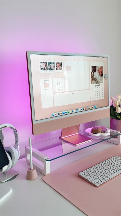 Organization Desk Aesthetic, Room Ideas Baddie, Desk Aesthetic Study, Adult Pink Bedroom, Pink Imac, Aesthetic Study Desk, Imac Setup, Mac Desk, Imac Desk