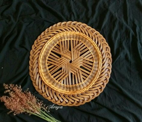 Grass Craft, Motifs Textiles, Vintage Decoration, Paper Work, Paper Basket, Weaving Art, Recycled Paper, Decorative Wicker Basket, Vintage Decor