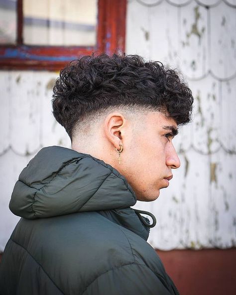 Low Fade Haircut Men's, Low Fade Curly Hair, Undercut Curly Hair, Fade Haircut Curly Hair, Taper Fade Curly Hair, Mens Hairstyles Curly, Haircut Selfie, Male Haircuts Curly, Photo Hijab