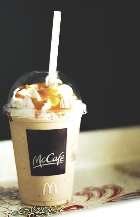 Mcdonalds Caramel Frappe Recipe, Frappe Recipe Mcdonalds, Mcdonalds Caramel Frappe, Mcdonalds Iced Coffee, Carmel Frappe, Caramel Frappe Recipe, Mcdonalds Recipes, Caramel Frappe, Coffee Frappe