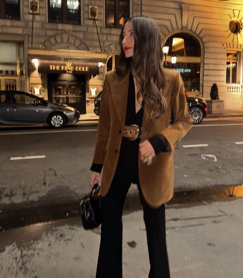 Arielle Charnas Style, Suede Jacket Outfit, Arielle Charnas, Business Dinner, Brown Outfits, Fashion Girly, Bf Gf, 2024 Style, Fall Winter Wardrobe