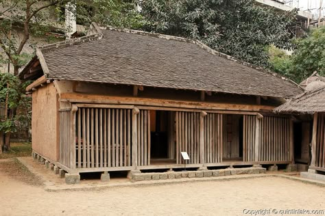 House On Stilt, Timber Architecture, House On Stilts, Lake Photography, Cob House, Vernacular Architecture, Natural Building, Small Buildings, Earthship