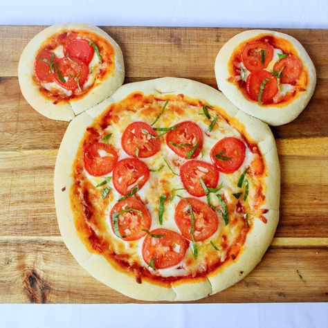 Mickey Pizza, Mickey Shaped Food, Shaped Food, Cute Pizza, Favorite Food, Vegetable Pizza, Of Course, The Recipe, Dinner Ideas