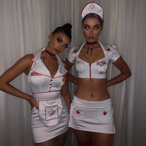 kelsey on Instagram: “i need a doctor call me a doctoorrr i need a doctor 2 bring me back2 lyfeee” Halloween Nurse Makeup, Halloween Rave Outfits, Nurse Halloween Costume, Halloweenský Makeup, Duo Costumes, Doctor Costume, Best Friend Halloween Costumes, Hot Halloween Outfits, Nurse Costume