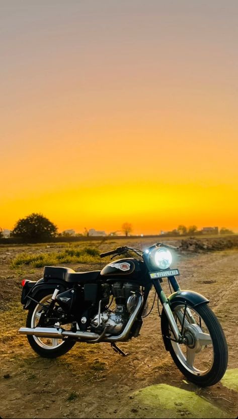 Bullet Snap, Bullet Pics, Ram Ji Photo, Photography 2023, Bullet Bike, Night Bike Ride, Bullet Bike Royal Enfield, Desi Vibes, Music Logo Design