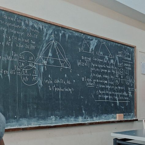 Chalkboard Aesthetic School, Old School Classroom Aesthetic, High Iq Aesthetic, Physics Chalkboard, High Grade Aesthetic, University Classroom Aesthetic, High School Classroom Aesthetic, Class Aesthetic School, College Class Aesthetic