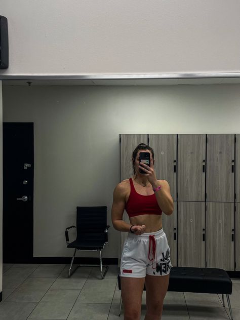 shorts (kill crew), red bra (lululemon) Pamela Reif Workout Plan, Rogue Fitness, Gym Aesthetic, Cute Gym Outfits, Gym Fits, Workout Fits, Fitness Inspiration Body, Workout Plans, Gym Inspiration