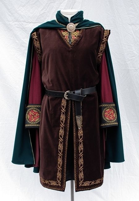 Clothing Descriptions, Character Kitchen, Medieval Men, Medieval Tunic, Medieval Garb, Medieval Clothes, Medieval Costume, Kings Crown, Medieval Clothing