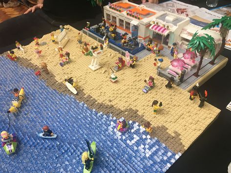 Lego City Display, Lego Exhibition, Lego Beach, Lego Table Diy, Lego House Ideas, Lego Sculptures, Lego Ship, Lego Diy, Lego Modular