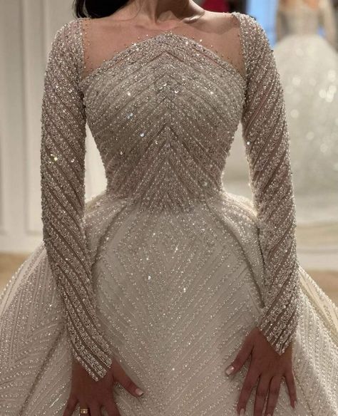 Wedding Outfits With Hijab, Wedding Dresses Arab, Outfits With Hijab, Wedding Outfit Ideas, Arabic Wedding Dresses, Arabic Wedding, Corset Fashion Outfits, Wedding Dress Bustle, Arab Wedding