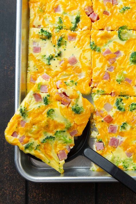 Craft a hassle-free breakfast with this sheet pan omelet – perfect for busy weekdays and lazy weekends alike. Tweak the ingredients to match your flavor preferences. | Omelette Sheet Pan Omelet, Pan Omelet, Easy Breakfast Options, Plant Based Soups, Turkey Meatball Recipe, Omelette Recipe, Pan Meals, Pan Recipes, Make Ahead Meals