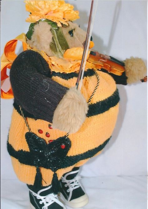 Girl Bee Bear playing the violin Violin, Bee, Art