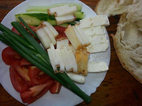 Romanian traditional  snack food especially at pick-nicks and while working on the fields in summer Childhood Snacks, Europe Aesthetic, Romanian Food, Smoked Bacon, Traditional Food, Feta Cheese, Feta, Bacon, Snack Recipes