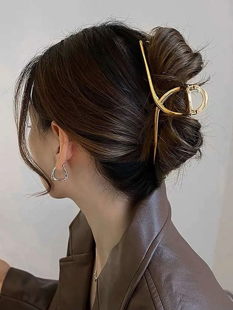 1pc Women Minimalist Casual Style Simple Hair Claw for daily casual outing wear | SHEIN USA Thinning Thick Hair, Galaxy Stuff, Elegant Ponytail, Halloween Hair Clips, Ribbon Hairstyle, Gold Collar, Metallic Hair, Latest Hairstyles, Hair Claws & Clips