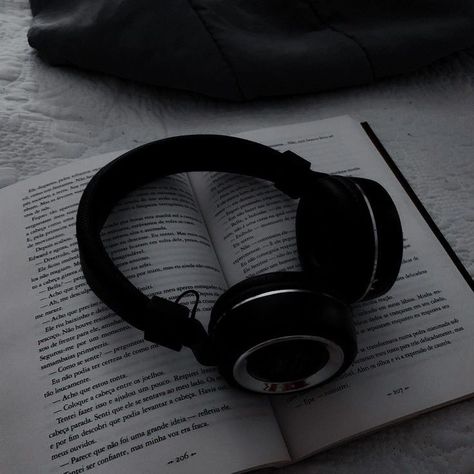 Darkcore Aesthetic, Books And Pens Photography, Funny Puppies, Tv Watching, Y2k Profile Picture, Dark Books, Bluetooth Transmitter, Gray Aesthetic, Black Headphones