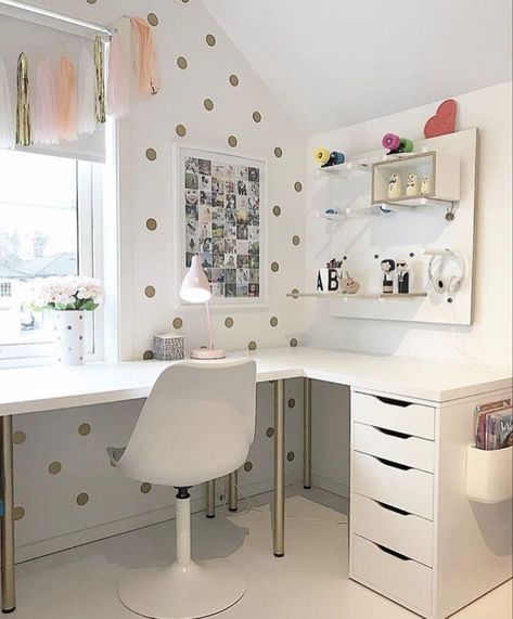 Small Space Storage Bedroom, Bedroom Storage For Small Rooms, Diy Bedroom Storage, Storage Bench Bedroom, White Desk, Gold Dot, Bedroom Desk, Study Room Decor, Baby Room Design