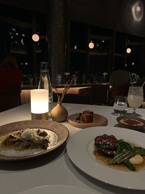 Fine dining date night Fine Dining Aesthetic Night, Fine Dine Aesthetic, Fine Dining Date, Fine Dining Aesthetic, Luxury Dinner Plates, Fine Dining Photography, Restaurant Vibes, Fancy Date Night, Dinner Restaurants