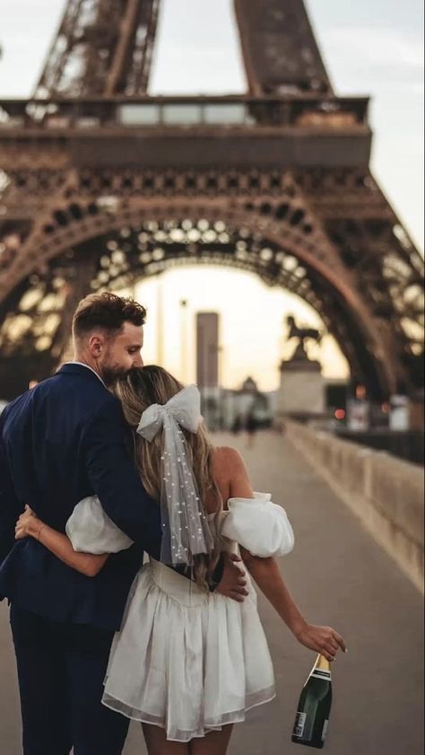 Paris Couple Pictures, Engagament Photos, Paris Engagement Photos, Styled Engagement Shoot, No Romance, Elegant Wedding Themes, Paris Couple, Paris Elopement, Engagement Pictures Poses