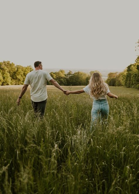 Wild Flower Field, My Love Photo, Fall Couple Pictures, Couples Photo Session, Fall Couple Photos, New York Engagement, Shooting Couple, Fall Engagement Pictures, Engagement Picture Outfits