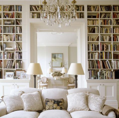 Decorating a bookshelf is a great way to scratch a decorating itch without spending a fortune! How To Decorate A Bookshelf, Home Library Design Ideas, Architecture Renovation, Cool Bookshelves, Home Library Design, Design Library, Home Libraries, Design Del Prodotto, Bookshelf Decor