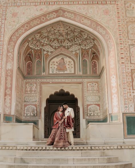 l Pre Wedding Shoot in Jaipur of Abhishek & Pooja❤️ Planning a Jaipur pre-wedding shoot? Let us create something extraordinary! ✨ DM for details. Pre wedding Location : Amer Fort, Jaipur Post is about: Jaipur Pre Wedding shoot Copyrighted / @weddingdiariesbyomp Our Wedding Photography unit: @storiesbyomp Looking for Pre Wedding shoot in Jaipur, wedding photographer in Jaipur, Jaipur pre wedding shoot, Jaipur wedding photographer then Contact us for bookings and inquiries ☎️8619685054... Fort Pre Wedding Shoot, Pre Wedding Location, Amer Fort Jaipur, Jaipur Wedding, Amer Fort, Pre Wedding Photoshoot Outfit, Resort Lifestyle, Pre Wedding Shoot, Wedding Location