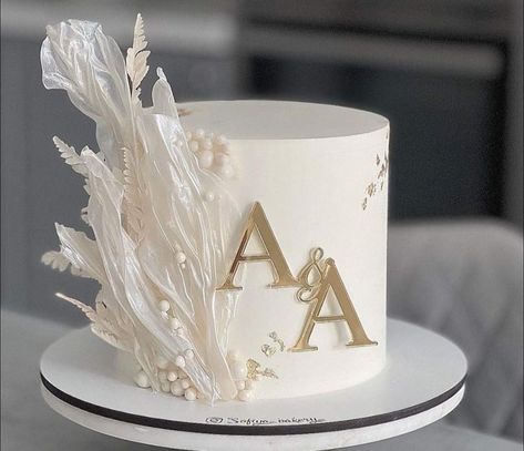 Engagement Cake White And Gold, Wedding Cake Designs One Tier, White Mermaid Cake, Engagement Cakes Elegant, Nikah Cake Ideas, Small Engagement Cake, Nikkah Cake Ideas, Civil Wedding Cake, Cake For Engagement Party