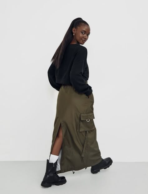 Cargo Skirt Outfits, Green Skirt Outfit, Normcore Outfits, Green Skirt Outfits, Fall Fashion Trends Casual, Clothes Summer Outfits, Cargo Skirt Outfit, Denim Cargo Skirt, Camping Fashion