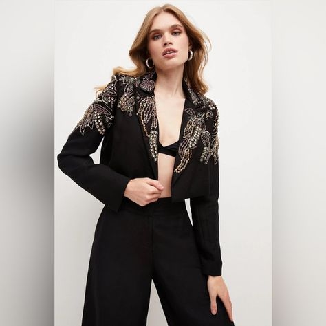 Crop Coat Outfit, Crop Jackets For Women, Creative Suits, Abaya Business, Embellished Coat, Sequin Suit, Black Tie Events, Blazer For Boys, Cropped Blazer Jacket