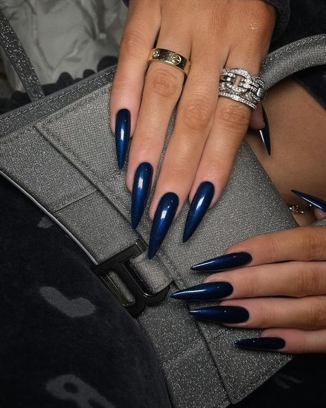 IBC Nails 💅🏽 on Instagram: "@eraistrefi 🦋💙🧿" Blue Stiletto Nails, Dark Blue Nails, Gold Acrylic Nails, Basic Nails, Blush Nails, Soft Nails, Long Square Acrylic Nails, Glam Nails, Short Acrylic Nails Designs