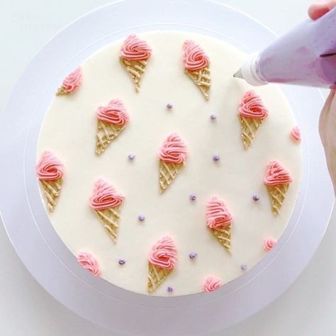 Resipi Kek, Mini Torte, Patterned Cake, Cake Decorating Piping, Creative Cake Decorating, Cake Decorating Frosting, Easy Cake Decorating, Cake Decorating Videos, Cake Decorating Designs