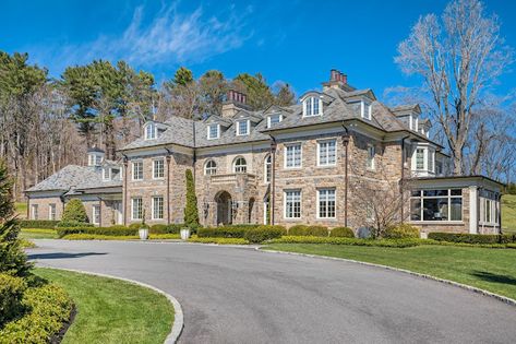 14,000 Square Foot Colonial-Style Mansion In Old Westbury, NY (FLOOR PLANS) | THE AMERICAN MAN$ION Southern Mansion Exterior, Colonial Style Mansion, Colonial Mansion Floor Plans, Georgian Mansion Floor Plans, Colonial Mansion Exterior, Kykuit Mansion, 12 Bedroom House Plans, French Mansion Floor Plan, Mega Mansions Floor Plan