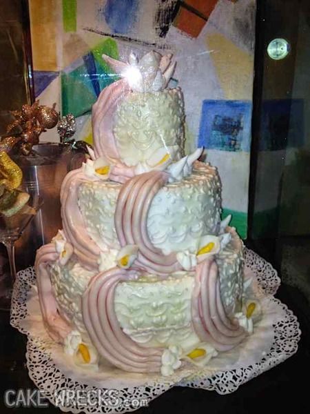 Wedding Cake Fails, Ugly Wedding, Pig Intestines, Budget Wedding Cake, Funny Cakes, Bad Cakes, Ugly Cakes, Cake Fails, Wedding Fail