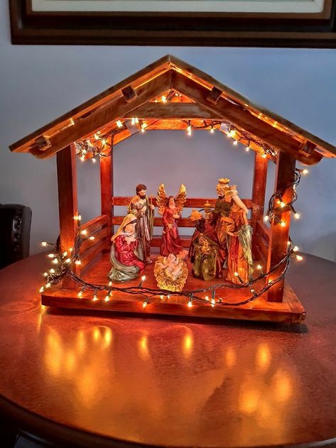 Jesus Crib Ideas, Simple Crib Ideas Christmas, Pesebres Navidad Ideas Madera, Christmas Crib Ideas At Home Diy, Pesebres Navidad Ideas Originales, Belen Ideas, Crib Christmas, Christmas Nativity Scene Diy, Nativity House