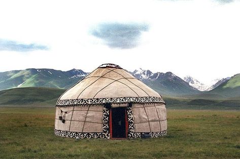 Survival Skills, Yurt Camping, Modern Log Cabins, Yurt Living, Dream Book, Eco Friendly House, Off Grid Living, Yurt, Street Photo