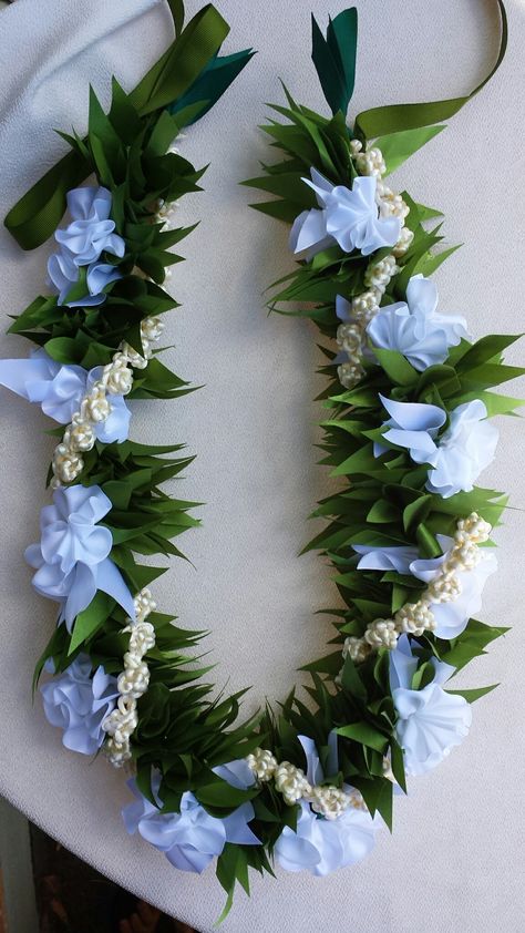 Traditional Hawaiian Wedding Leis, Flower Lays Hawaiian, Hawaiian Lays Flowers, Wedding Leis, Flower Lei Diy, Glamorous Christmas Tree, Graduation Leis Diy Ribbons, Wedding Lei, Graduation Leis Diy