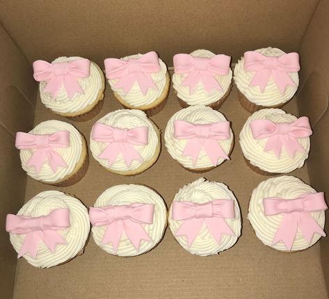 Pink bow cupcakes Bow Cookies, Bow Cupcakes, Bow Birthday, Cookies Sugar, Pink Frosting, Pink Room Decor, Baby Shower Desserts, Pink Coquette, Cute Birthday Cakes